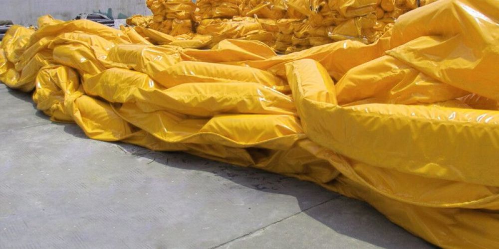 Safety and environmental protection of oil sealing boom