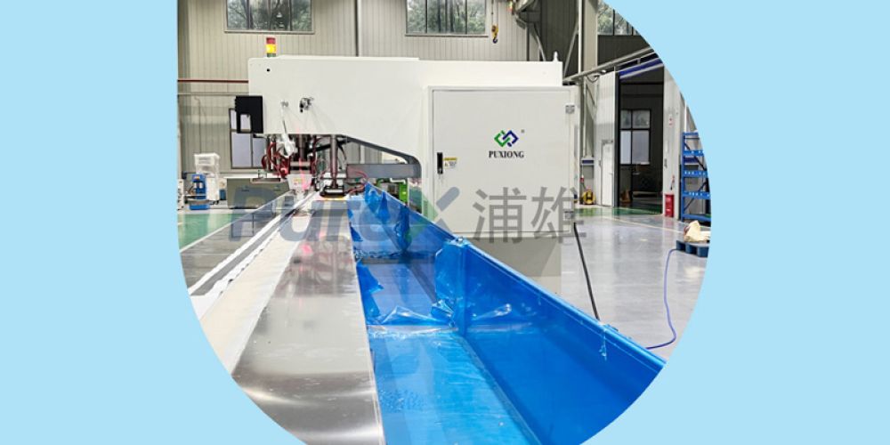 Walking type membrane material welding machine