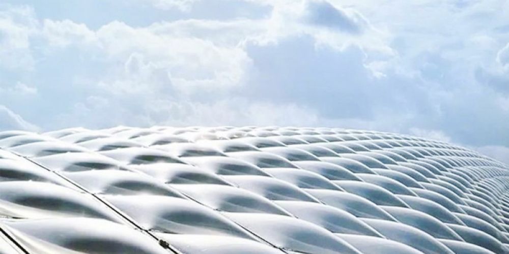 Which is more suitable for use on building roofs, PTFE or ETFE membrane materials