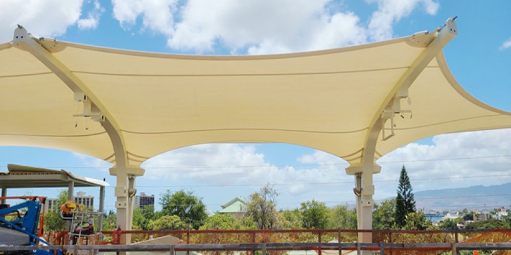 The membrane materials of tensioned membrane structures are thermally bonded and spliced